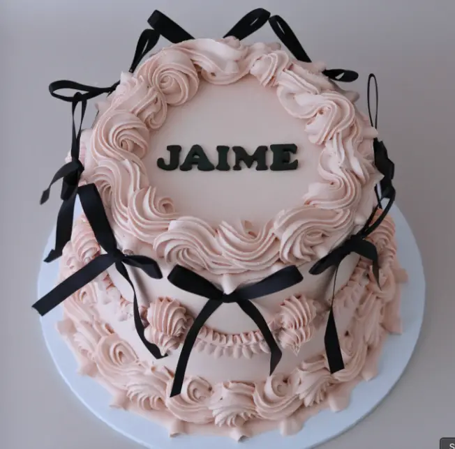 Heart Shape Vintage Cake with bows Decorating Class